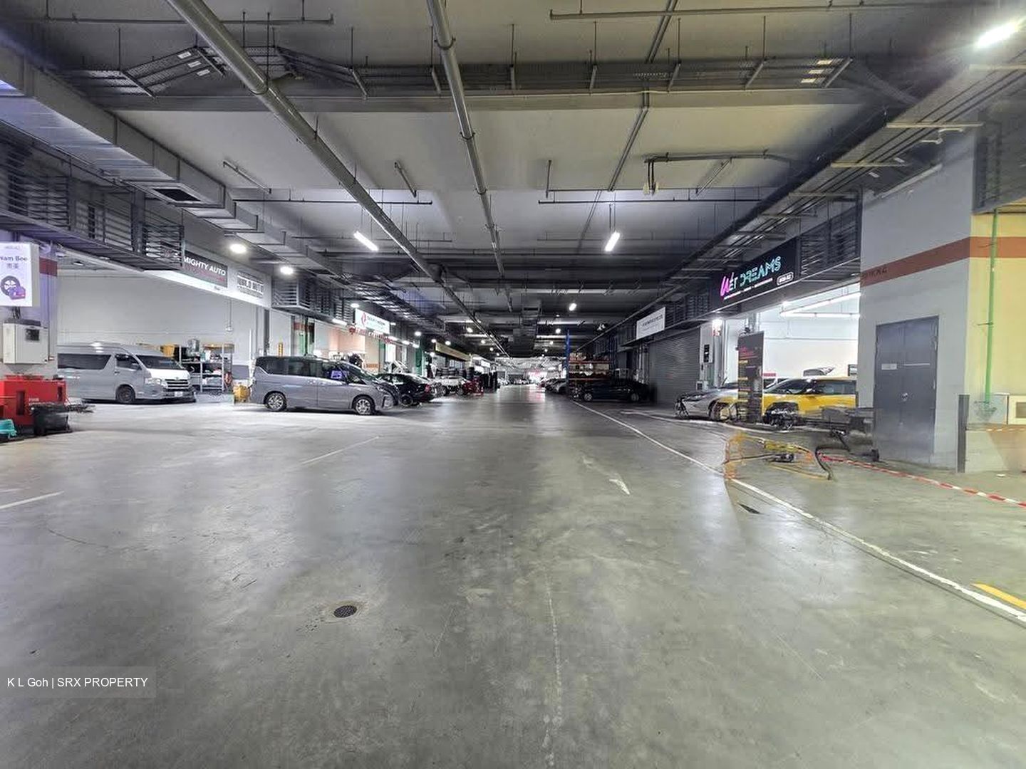Carros Centre (D25), Factory #611017111